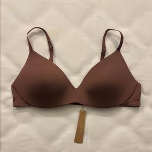 SKIMS WIRELESS FORM PUSH-UP PLUNGE BRA